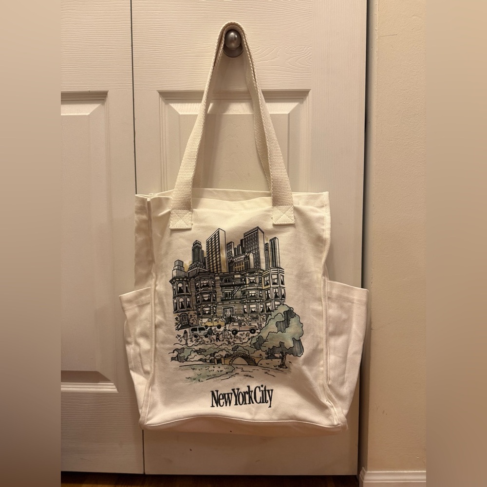 Abercrombie & Fitch Cream Tote Bag with New York City Print